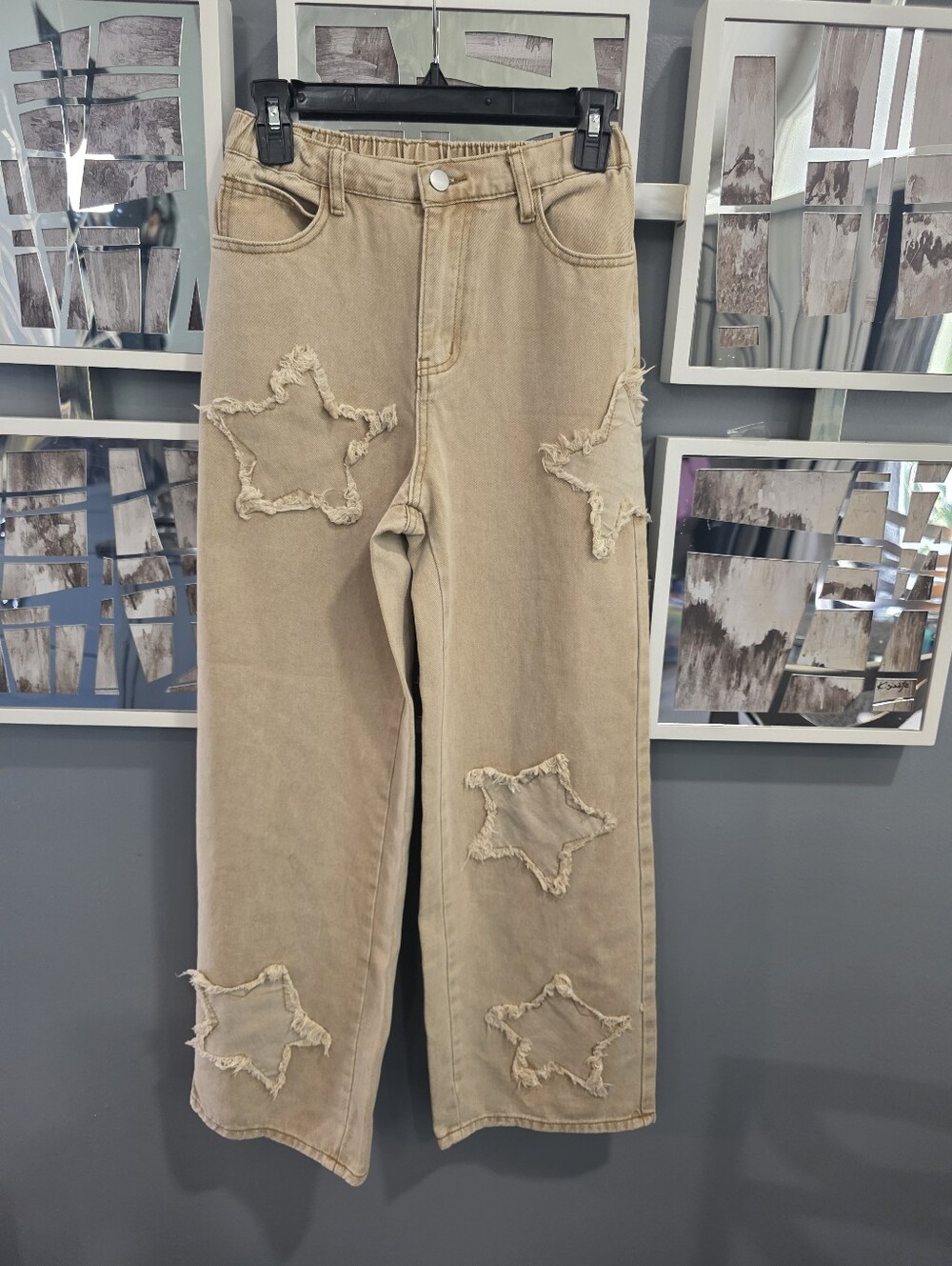 Women’s Star Appliqué Wide-Leg Jeans — Beige